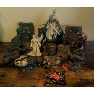 Lord of the Rings Large Action Figure Accessory Lot - You get all pictured!